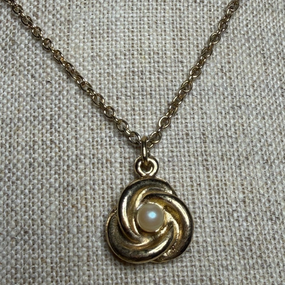 Vintage Gold-Tone Love Knot Necklace with Faux Pearl